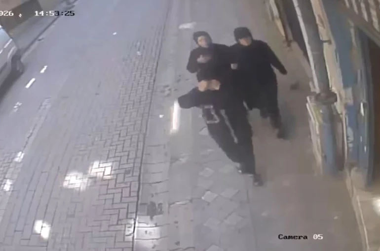 Zeytinburnu’nda hırsızlık yapan 3 şüpheli suçüstü yakalandı