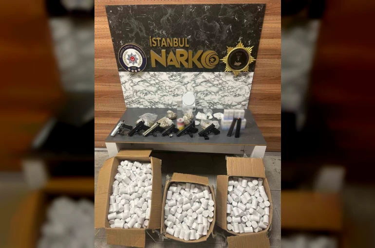 Zeytinburnu’nda uyuşturucu operasyonunda 60 bin sentetik ecza hap ele geçirildi