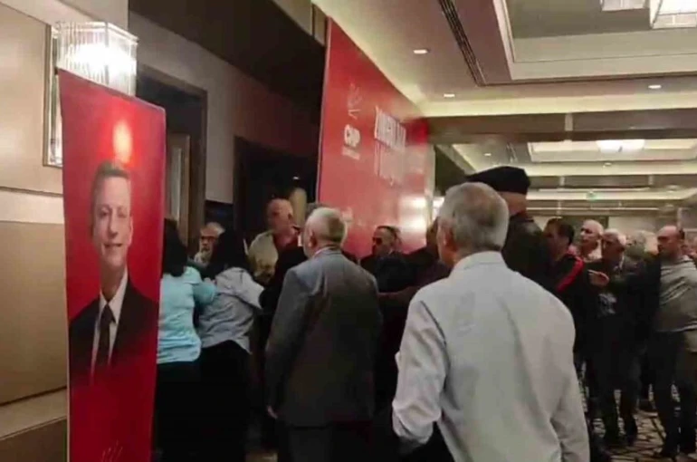 Zonguldak’ta CHP’nin kongresinde yumruklu kavga