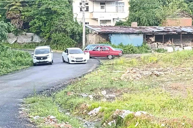 Zonguldak’ta dere sularının yükselmesi nedeniyle üç köydeki köprüler ulaşıma kapatıldı