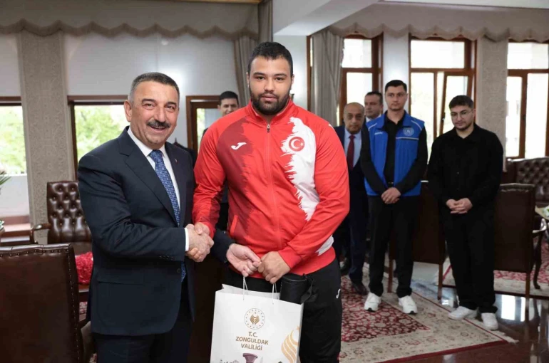 Zonguldak’ta gençlerden valiliğe ziyaret