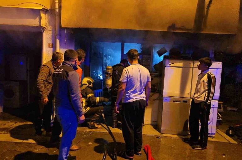 Zonguldak’ta iş yeri çıkan yangında kullanılmaz hale geldi