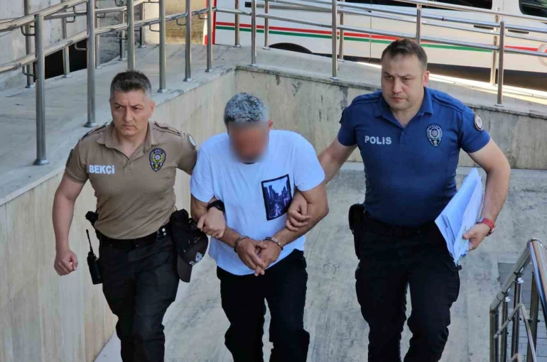 Zonguldak’ta kadın sürücüyü dikiz aynasıyla darp eden sürücü adliyeye sevk edildi