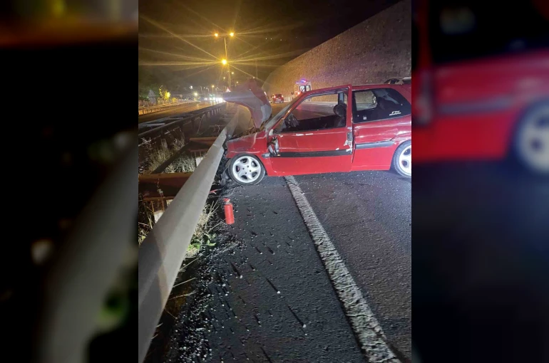 Zonguldak’ta otomobil bariyerlere çarptı: 1 yaralı