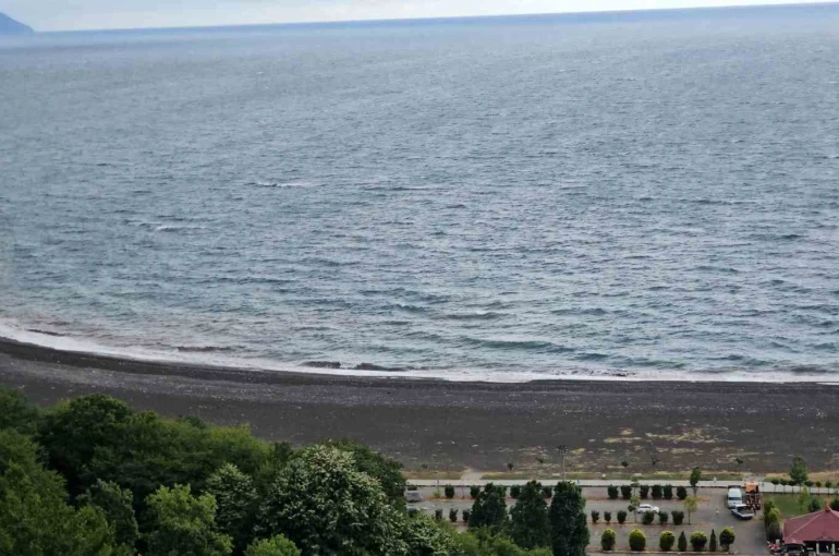 Zonguldak’ta sıcaklık 9 derece düştü, denize girişler yasaklandı