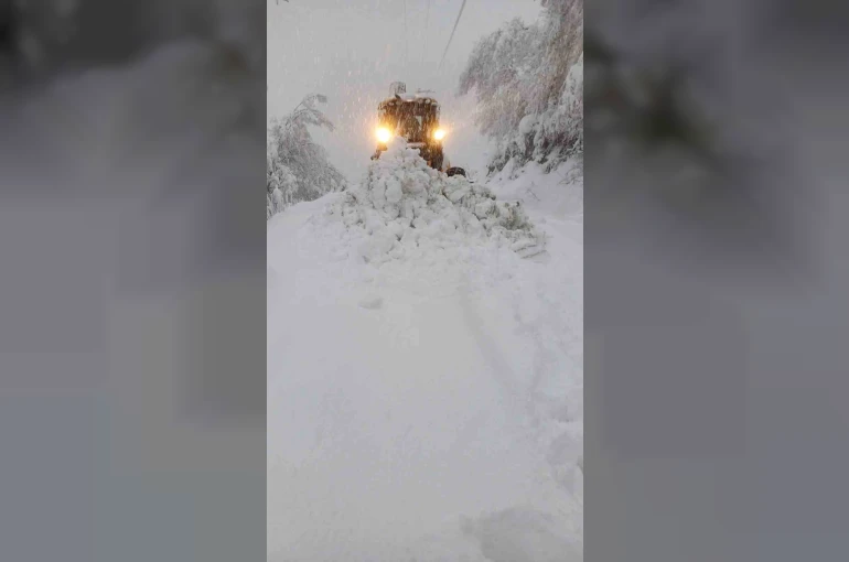 Zonguldak’ta ulaşıma kapanan 53 köy yolunu açma çalışmaları sürüyor