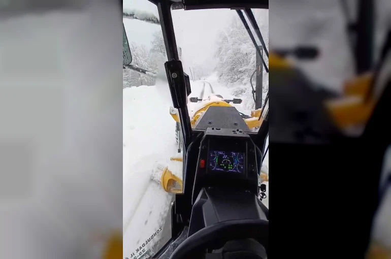 Zonguldak’ta ulaşıma kapanan 95 köy yolunu açma çalışmaları sürüyor