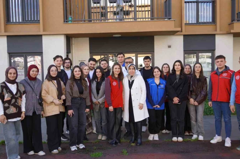 Zonguldak’ta üniversite öğrencileri geleceğe mektup yazdı