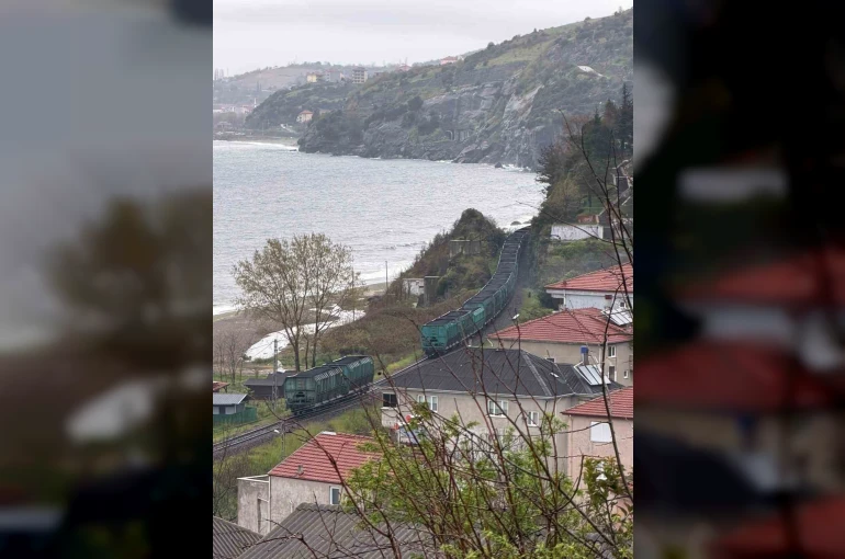 Zonguldak’ta yük treninin vagonları ayrıldı, seferler aksadı