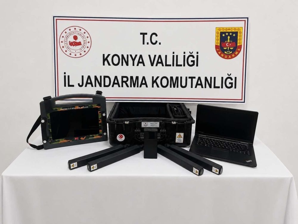AW779351_02.jpg