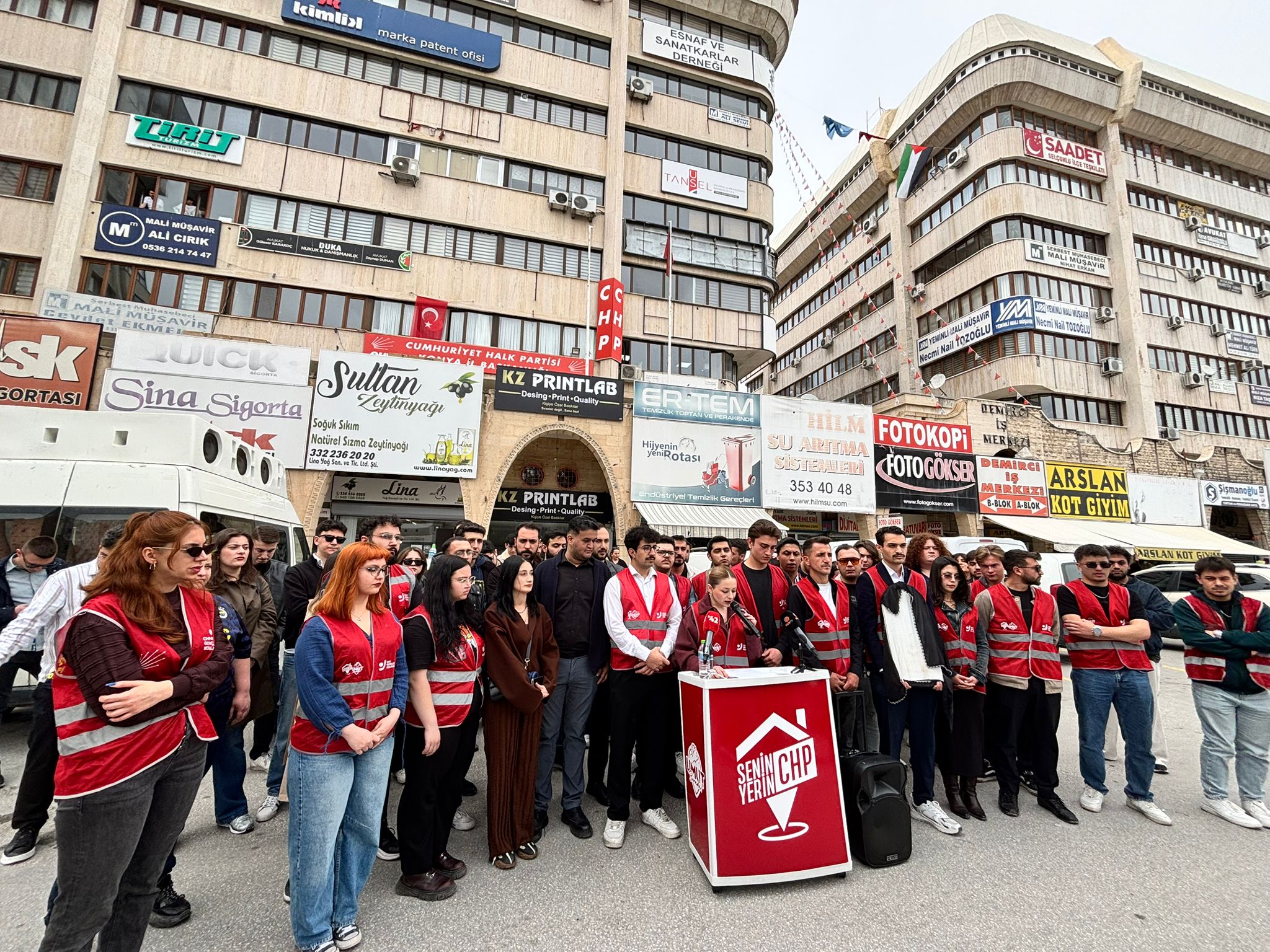 CHP Konya Gençlik Kolları’ndan İl Başkanlığına 'mezar taşlı' Protesto!